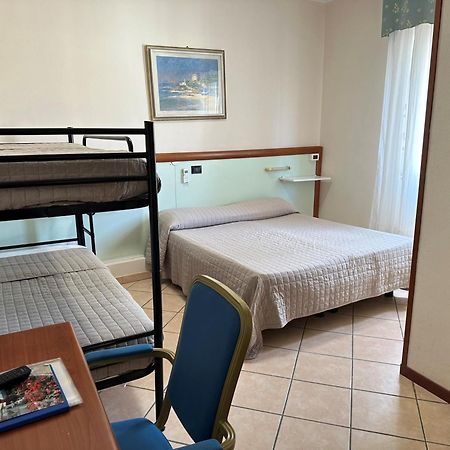 Hotel Svizzera Arma di Taggia Bagian luar foto
