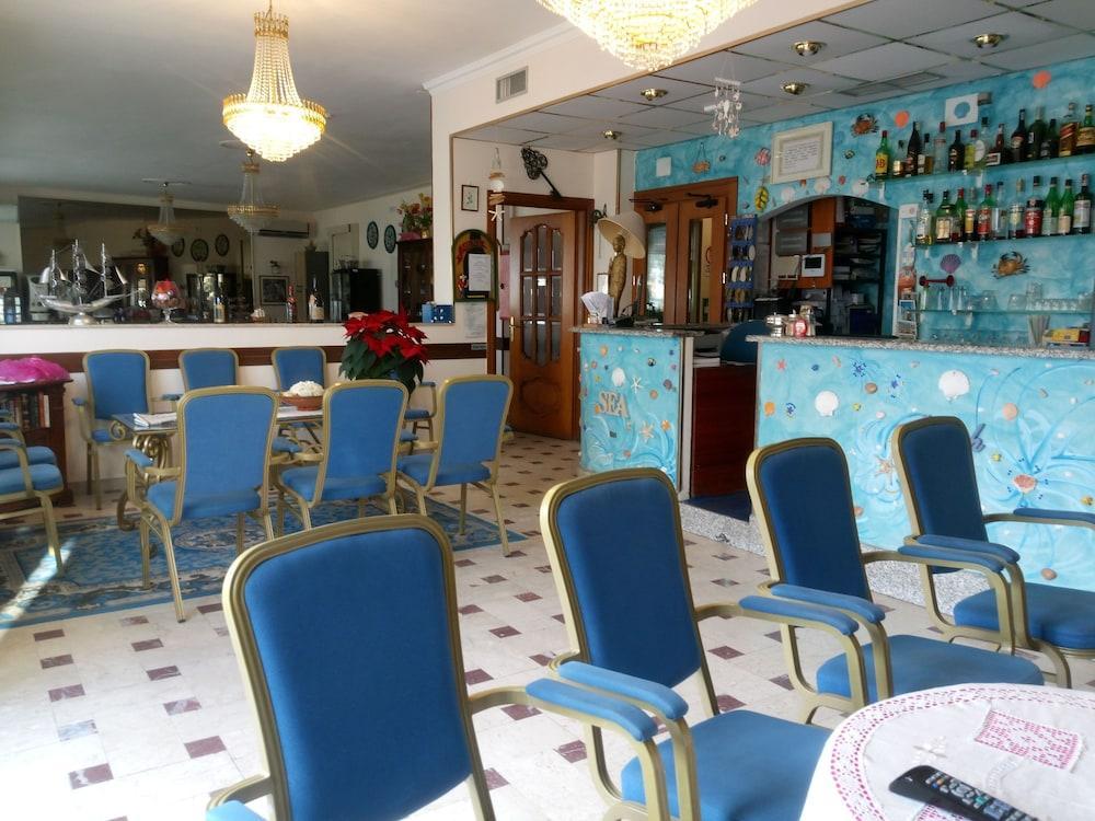 Hotel Svizzera Arma di Taggia Bagian luar foto