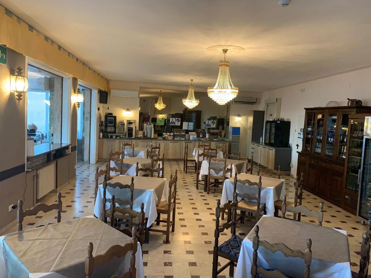 Hotel Svizzera Arma di Taggia Bagian luar foto