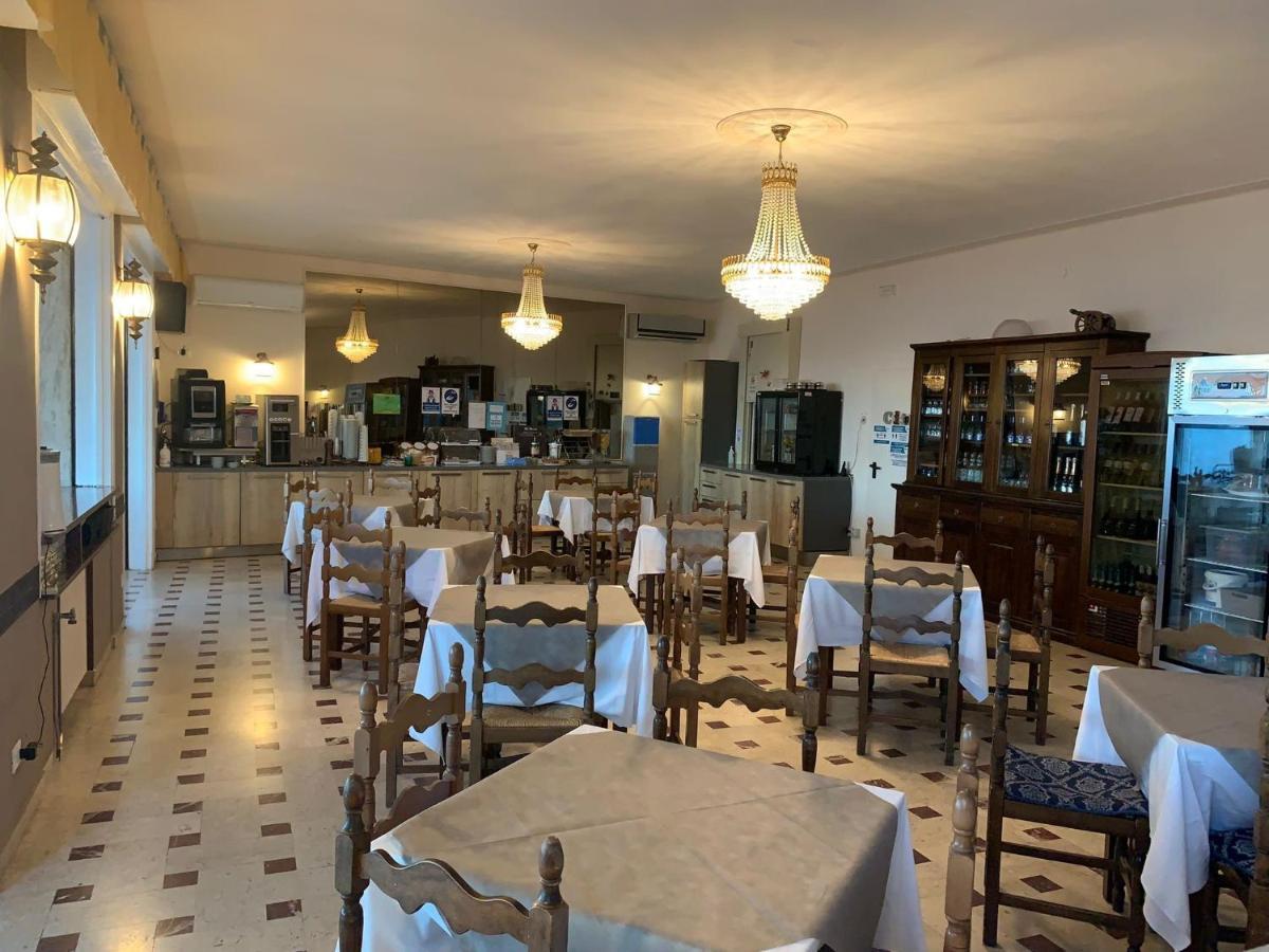 Hotel Svizzera Arma di Taggia Bagian luar foto