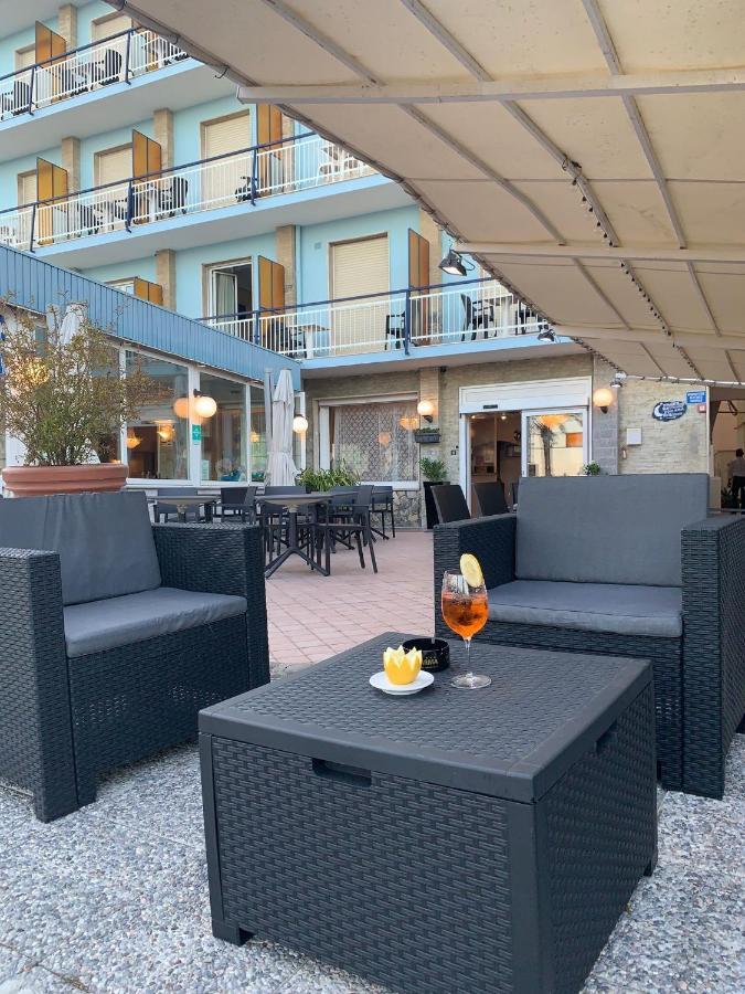 Hotel Svizzera Arma di Taggia Bagian luar foto