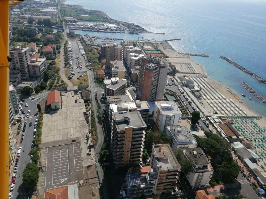 Hotel Svizzera Arma di Taggia Bagian luar foto