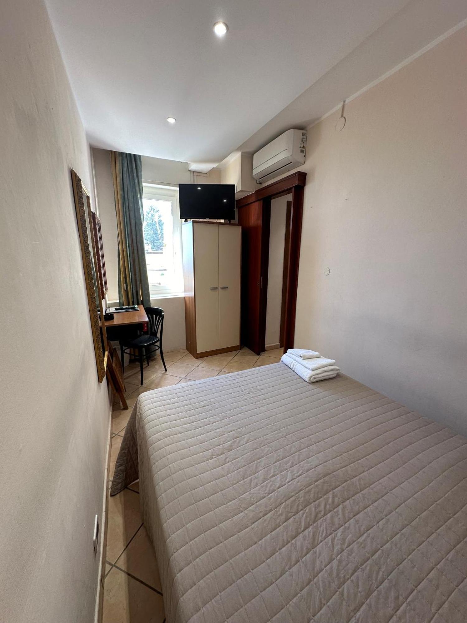 Hotel Svizzera Arma di Taggia Bagian luar foto