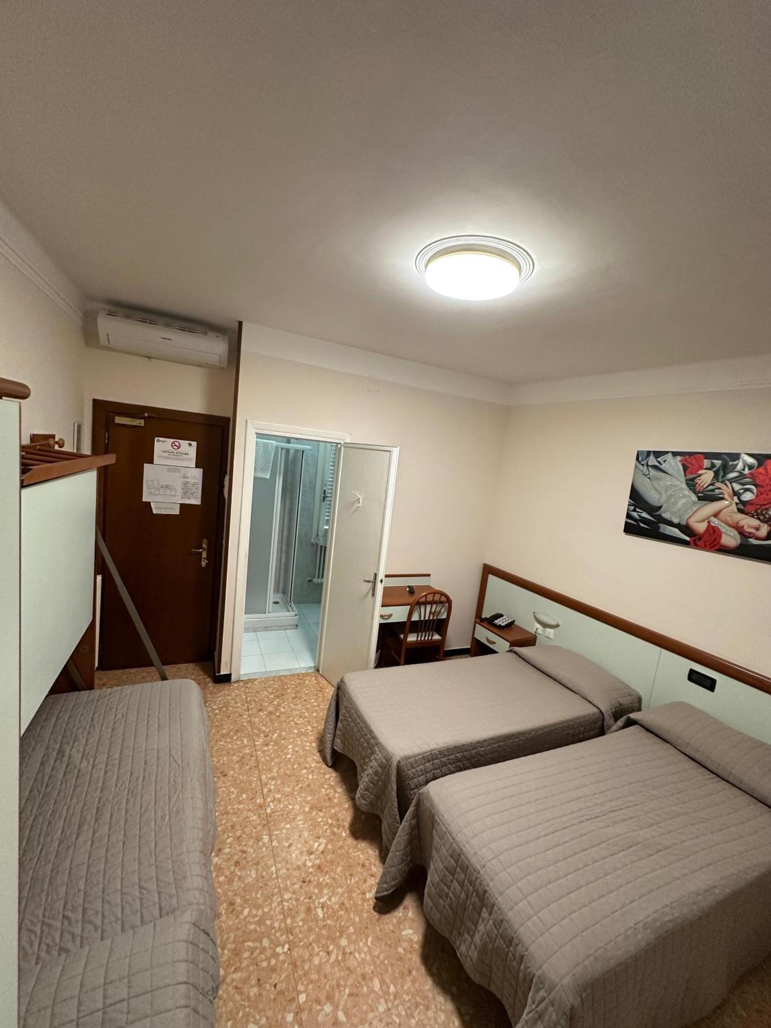 Hotel Svizzera Arma di Taggia Bagian luar foto