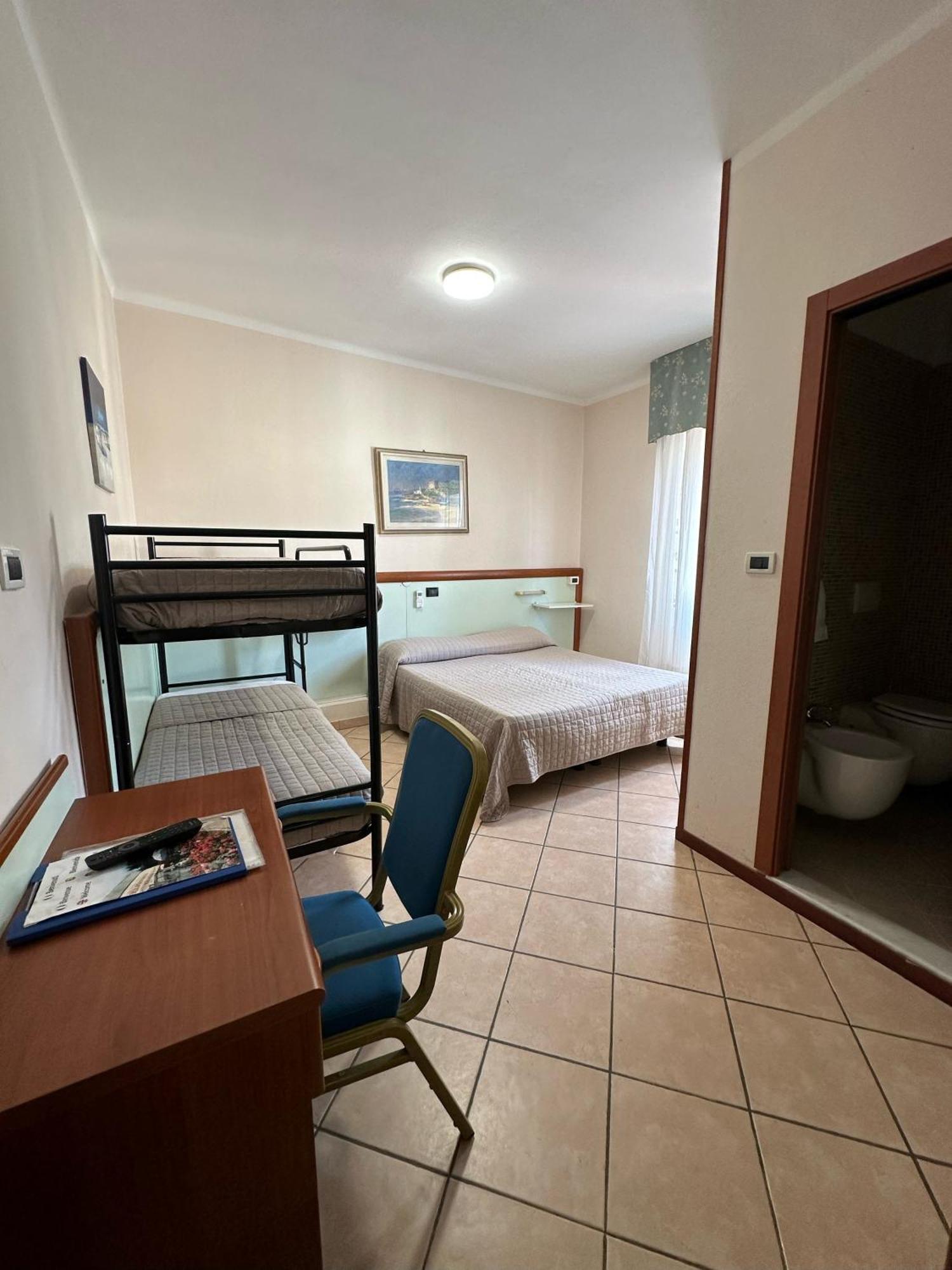 Hotel Svizzera Arma di Taggia Bagian luar foto