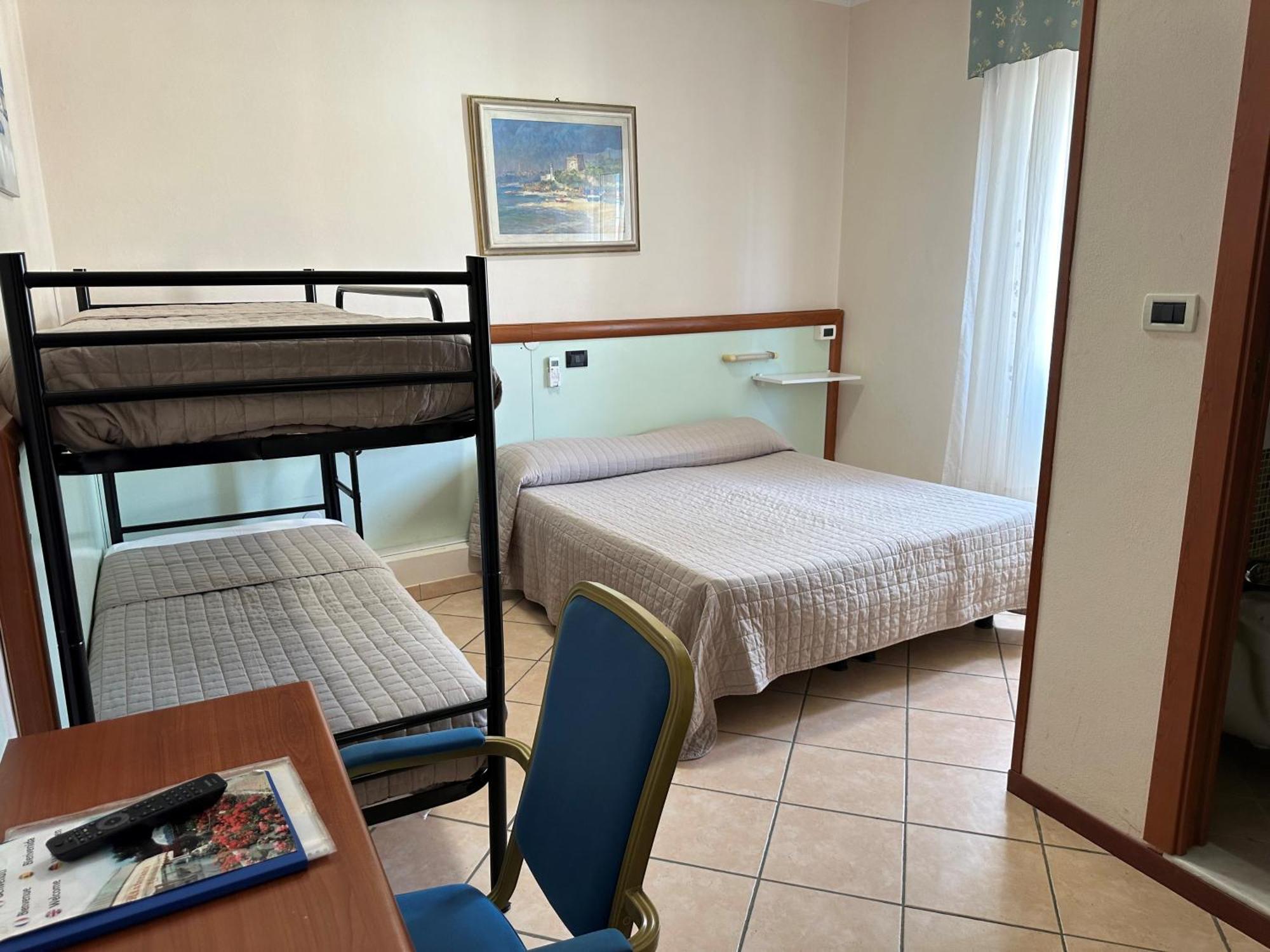 Hotel Svizzera Arma di Taggia Bagian luar foto