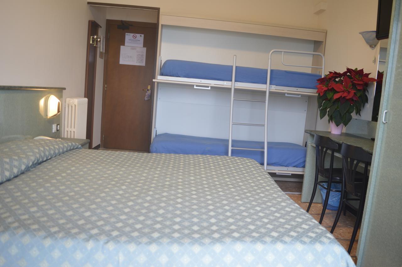Hotel Svizzera Arma di Taggia Bagian luar foto
